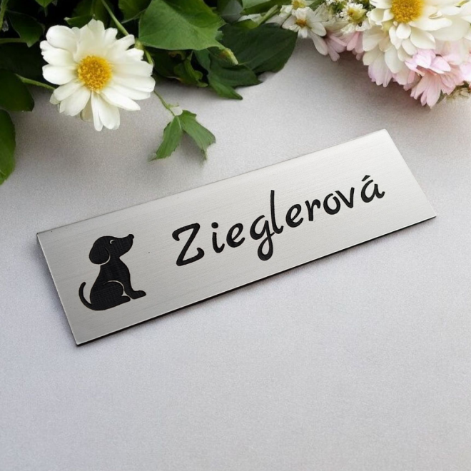 Menovka na dvere Psík