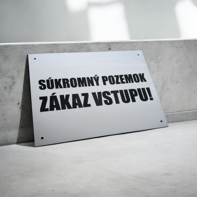 Tabuľka Zákaz vstupu súkromný pozemok