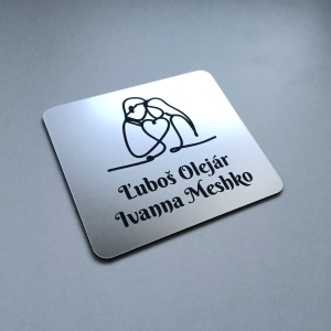 Menovka Duo na dvere