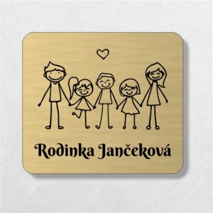 Menovka na dvere rodičia a traja veľkí synovia