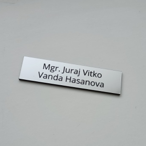 Menovka na dvere 8×2 cm